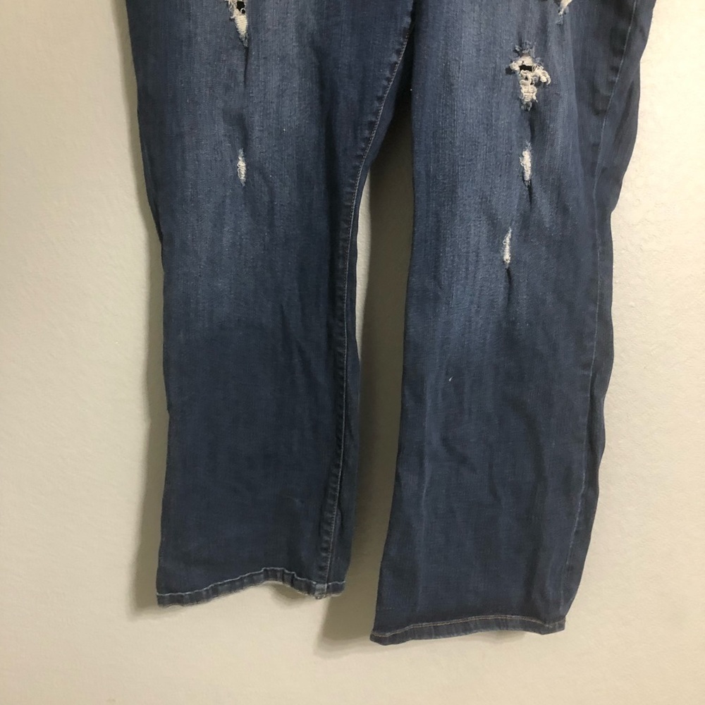 Torrid boot cut distressed 24R relaxed - Picture 4 of 8